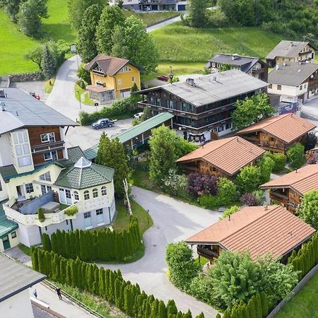 Apartment In Fuegen With A Shared Wellness Екстериор снимка
