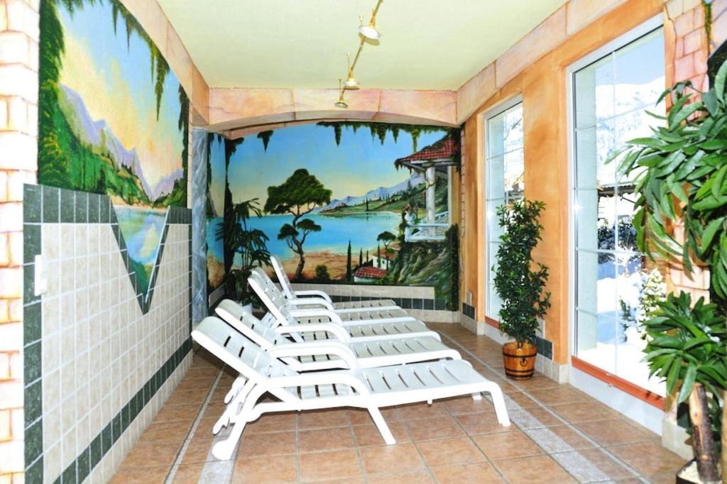 Apartment In Fuegen With A Shared Wellness Екстериор снимка