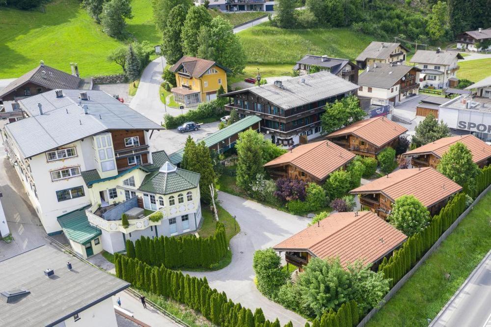Apartment In Fuegen With A Shared Wellness Екстериор снимка