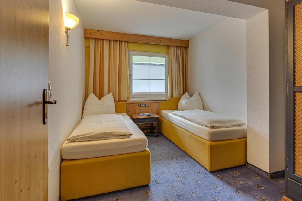 Apartment In Fuegen With A Shared Wellness Екстериор снимка