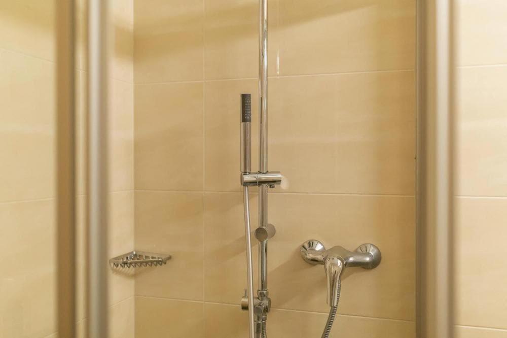 Apartment In Fuegen With A Shared Wellness Екстериор снимка